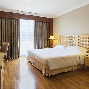 Deluxe One-Bedroom Suite